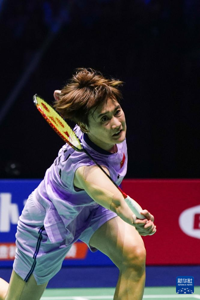 她的发球速 她的发球速